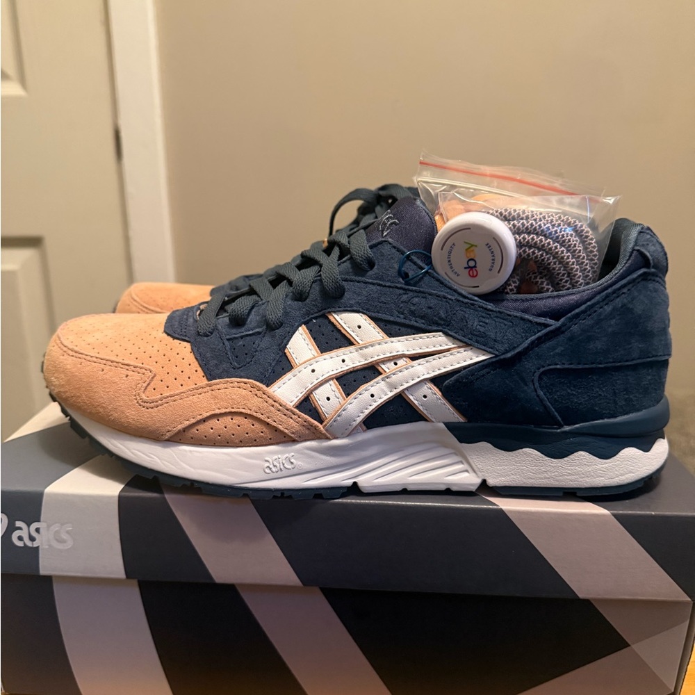 Asics Gel lyte 5 Navy and SalmonSneakers.  Kith/Ronnie Fieg